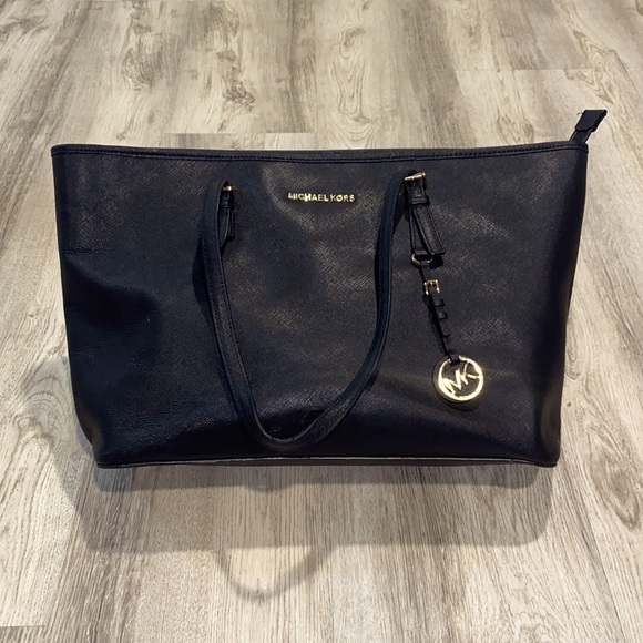 Michael Kors Handbags - 💗 Michael Kors Travel Tote Black 💗